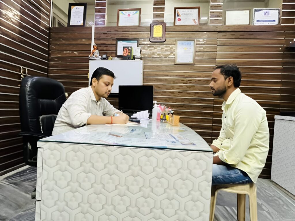 Dr. Vishad Patel best laparoscopic surgeon in Jaunpur talking to his patient about importance of health check ups.