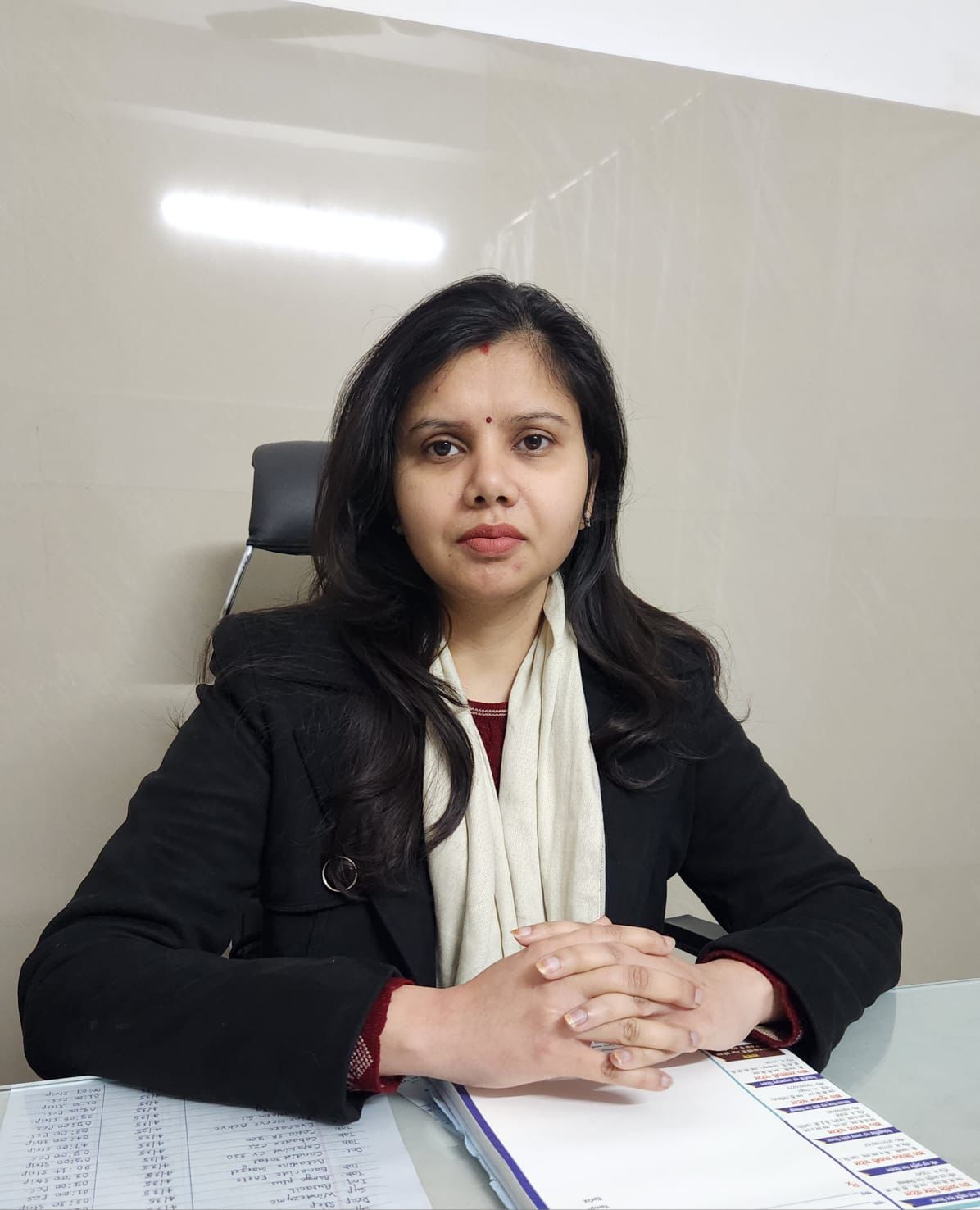 Gynecologist in Jaunpur Dr. Pragati Singh, providing top gynecology care in Jaunpur & is a good gynecologist in Jaunpur sitting in her cabin.
