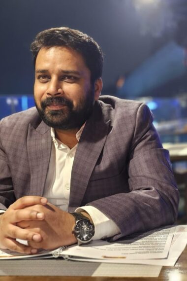 Dr. Ayush Patel, top orthopedician in Jaunpur sitting.